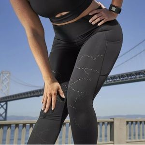 Athleta All In Reaction 7/8 Tight, Black  Size Medium